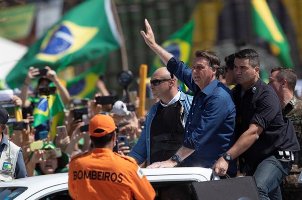 Bolsonaro amenaza al Supremo durante una masiva manifestación de la ultraderecha