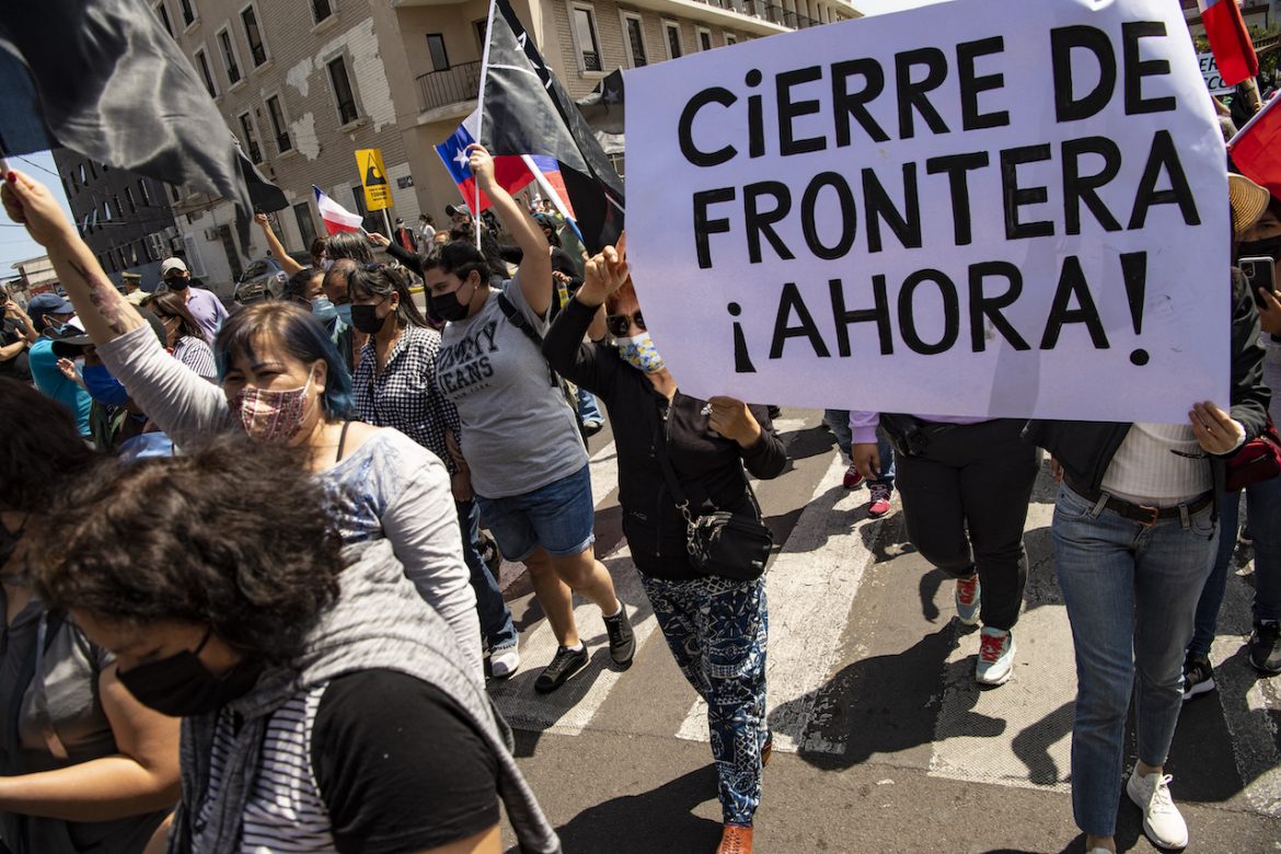 Marcha antiinmigrantes en Chile termina con incidentes violentos