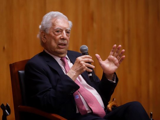Vargas Llosa reivindica que la literatura impulsa, a soñar un mundo mejor