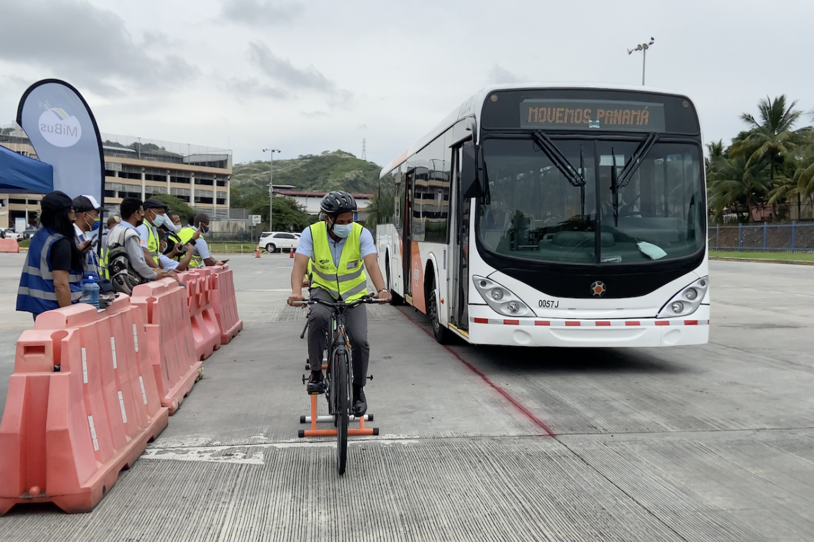 Conciencian a operadores de MiBus sobre la convivencia con los ciclistas en las vías
