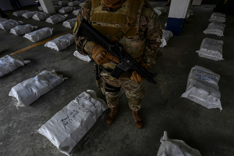 Dos nicaragüenses detenidos en decomiso de 1,221 paquetes de droga en Panamá