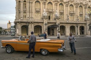 Autos clásicos en Cuba