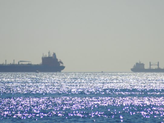 Investigan a un buque de carga panameño por contaminar el Mediterráneo