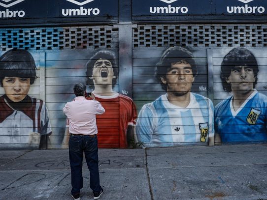 A 61 años del nacimiento de Maradona, Argentina homenajea al astro del fútbol