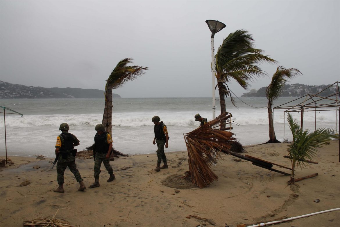 México emite alerta por posible llegada de huracán en costas del Pacífico