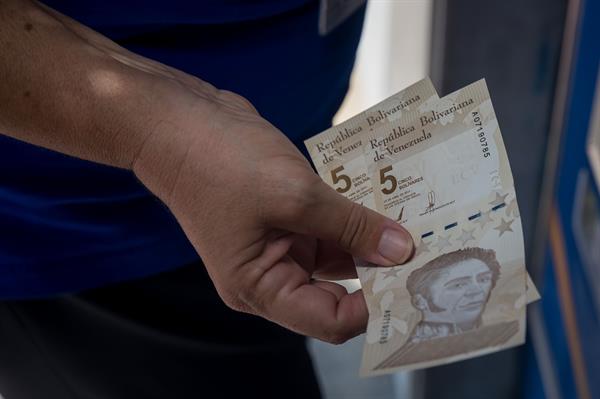 Venezuela amanece tranquila ante su nuevo cono monetario