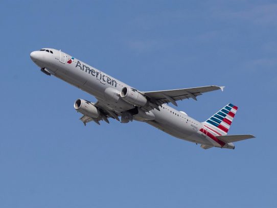 American Airlines canceló 1.500 vuelos en tres días por falta de personal