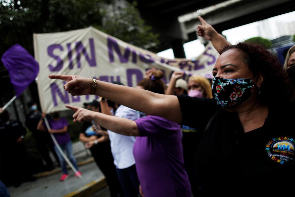 Asociaciones de mujeres de Panamá exigen incluir paridad en la reforma electoral