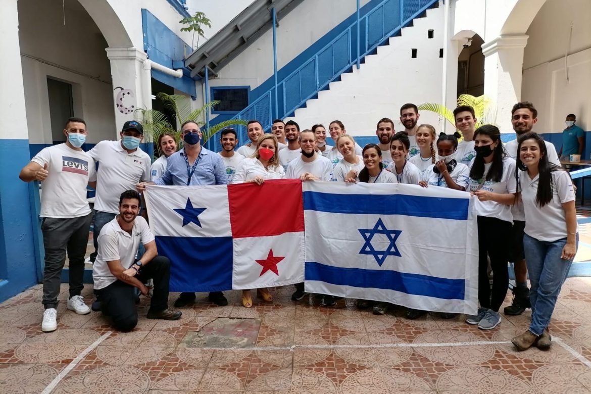 Jóvenes de Israel renuevan escuelas en la ciudad de Panamá