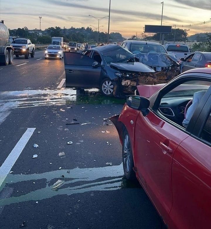 Triple colisión en autopista Arraiján-La Chorrera dejó una víctima fatal