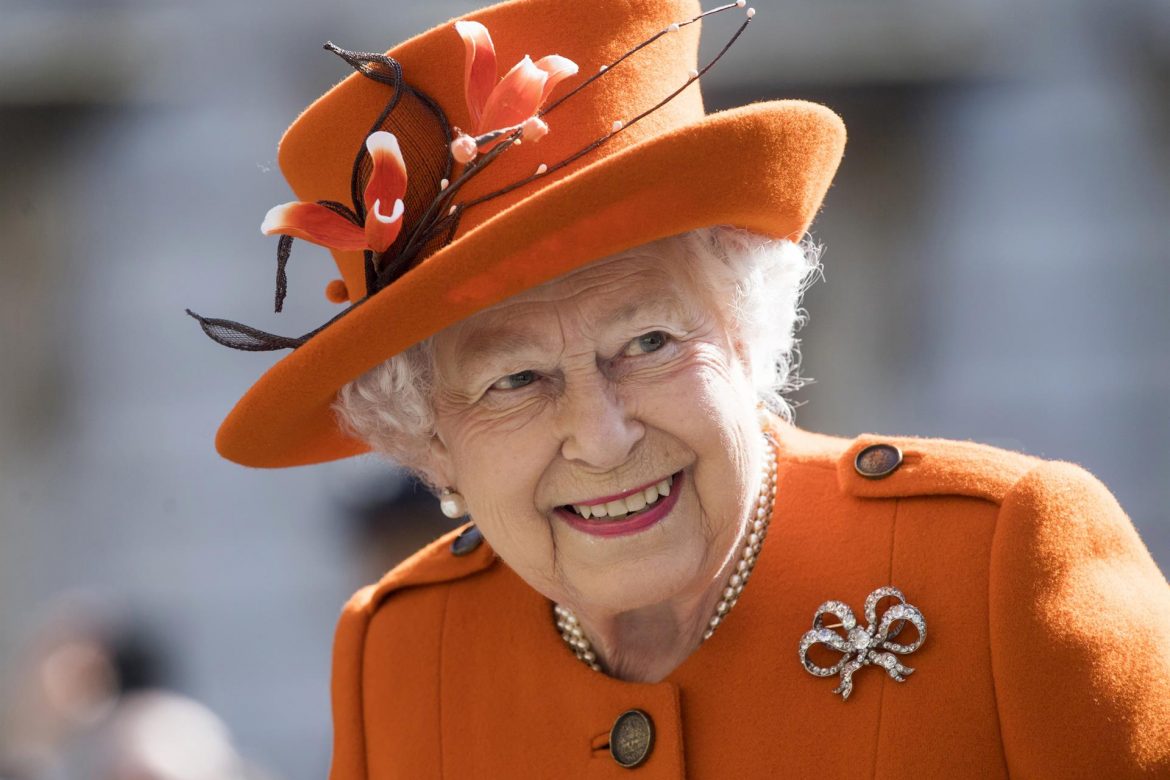 Isabel II rechaza el premio “Anciana del año” porque no se siente vieja