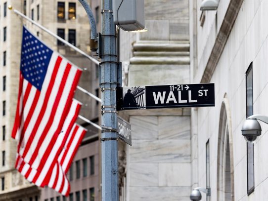Wall Street volvió a las ganancias, entre alivio por deuda y dudas por empleo