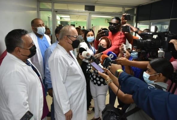 Lau Cortés lanza llamado de atención a proveedores de medicamentos
