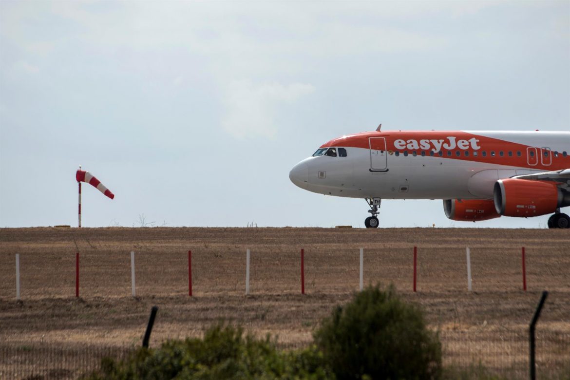 La aerolínea easyJet aumenta su pérdida neta a 1,010 millones de euros