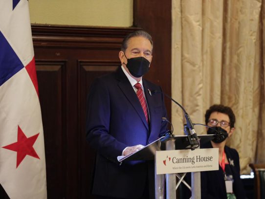 Misión a Escocia: Presidente Cortizo expuso ventajas de Panamá en conferencia Canning House