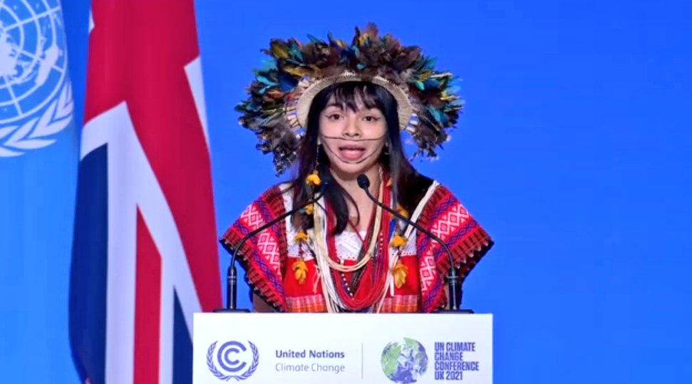 Una joven indígena brasileña y una chilena hacen oír su voz en la COP26