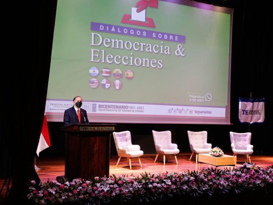 “La democracia debe nutrirse del aprendizaje de nuestras certezas y errores”, magistrado Heriberto  Araúz