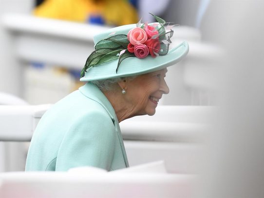 La ausencia de Isabel II en otro acto oficial mantiene inquieto al Reino Unido