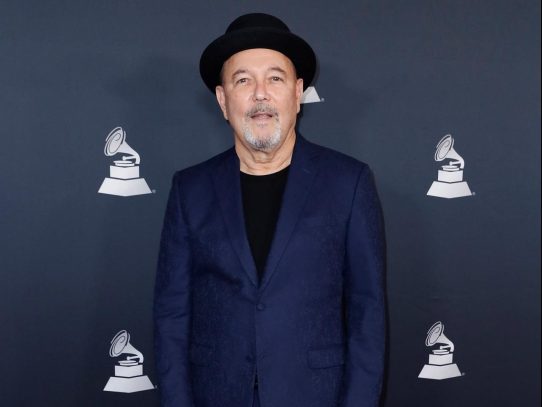 Los Latin Grammy se rinden ante Rubén Blades, el "poeta de la salsa"