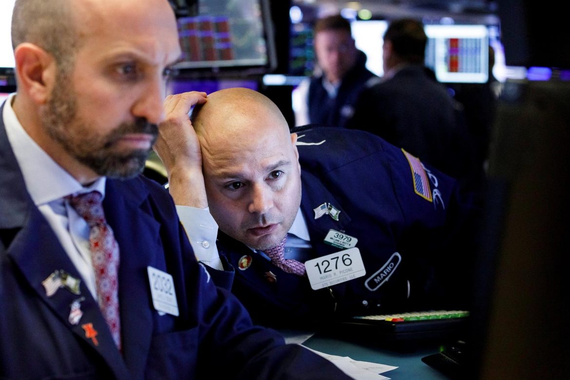 Wall Street closed in the red and the Dow fell 2.53%, its worst fall of the year