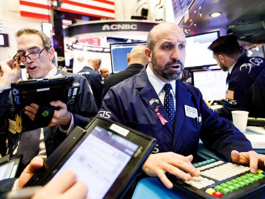 Wall Street en rojo y el Dow bajó un 0,27 %, un respiro tras últimos récords