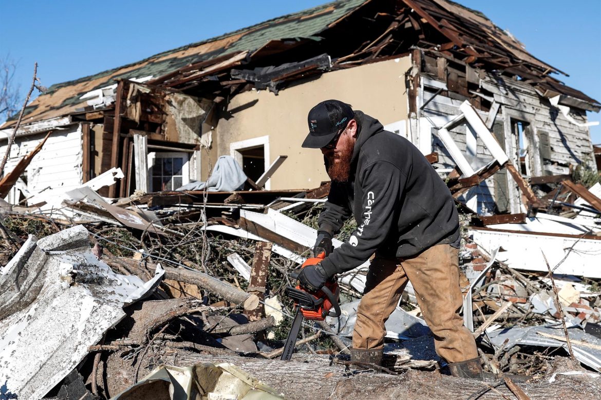 Las autoridades confirman 78 muertos por tornados en EE.UU. y temen más víctimas