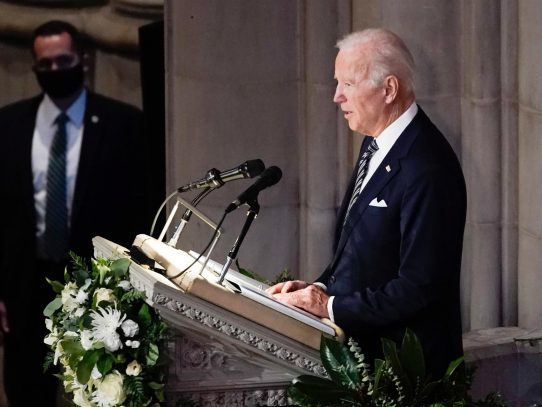 Biden aborda la crisis en Ucrania en su primera conversación con Scholz