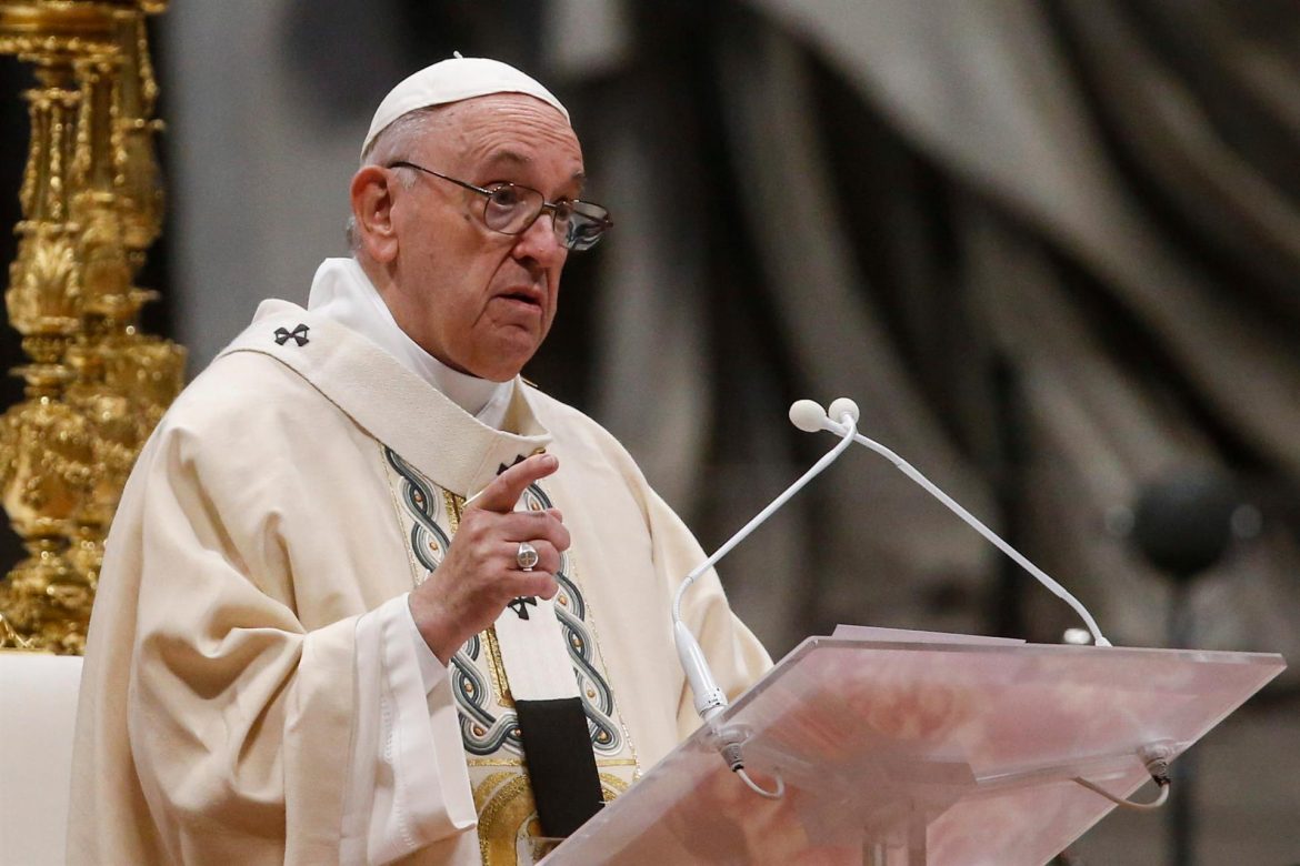 El papa ve "un problema casi satánico" en la violencia contra las mujeres