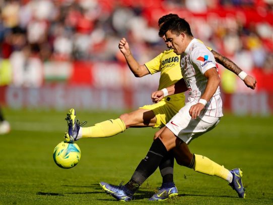El Sevilla gana 1-0 al Villarreal y mantiene la presión en cabeza de LaLiga