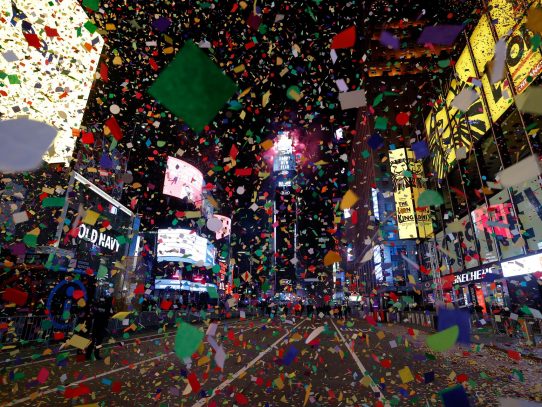 Times Square da toques finales para celebrar la llegada del 2022