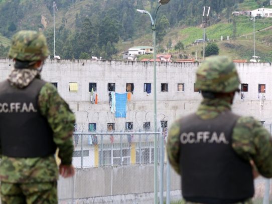 Militares se movilizan ante amenaza de nuevo amotinamiento carcelario en Ecuador