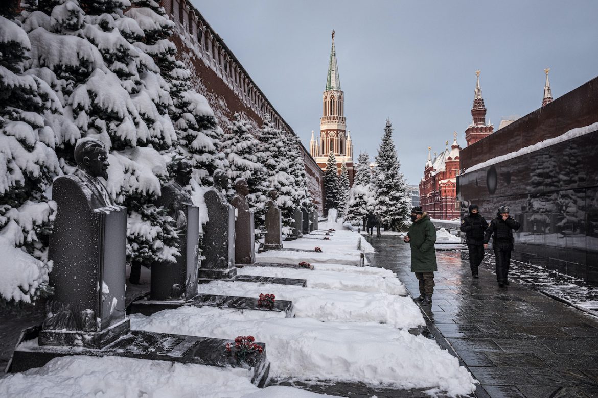 Cómo el Kremlin está militarizando a la sociedad rusa