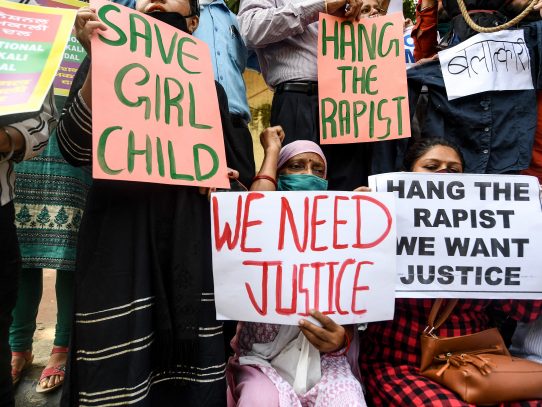 Once detenidos por violar en grupo a una mujer y pasearla por las calles en Nueva Delhi