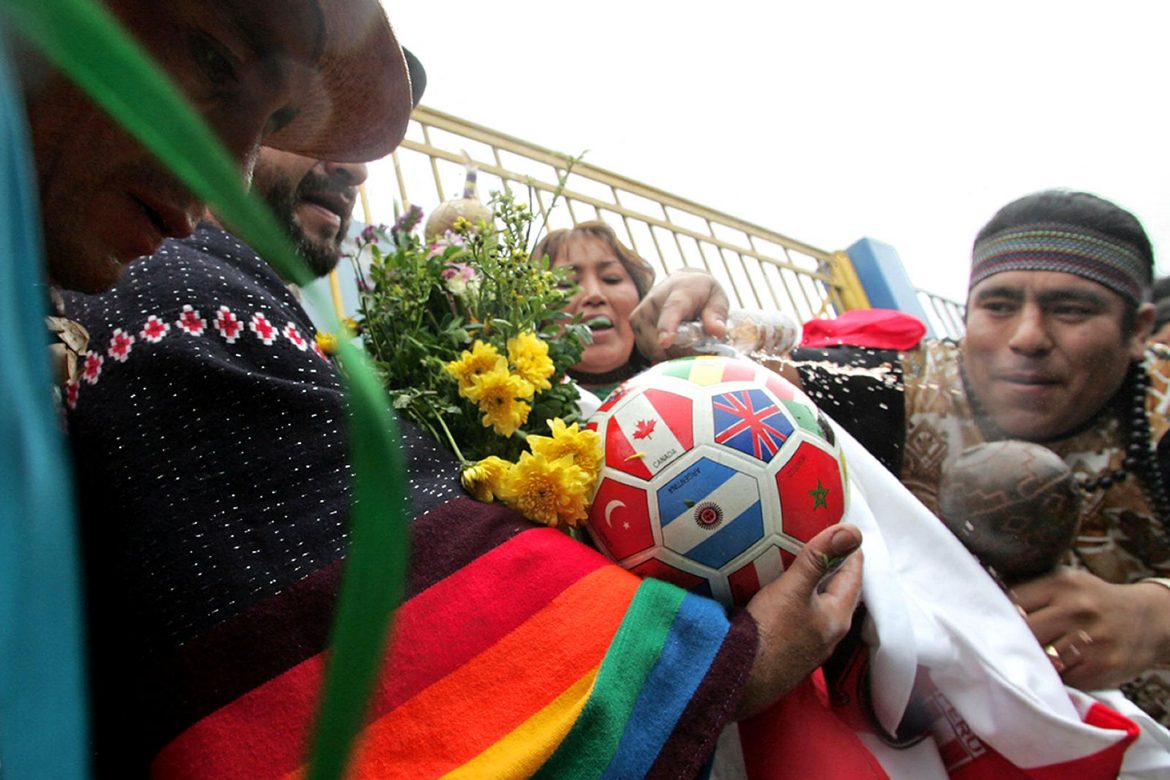 Chamanes peruanos hacen conjuro para eliminar eficacia de selección de Ecuador