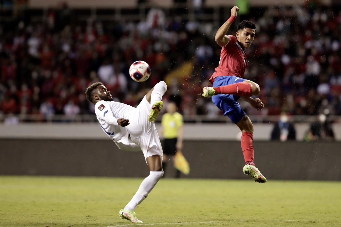 Costa Rica venció a Panamá y revive en las eliminatorias a Catar 2022