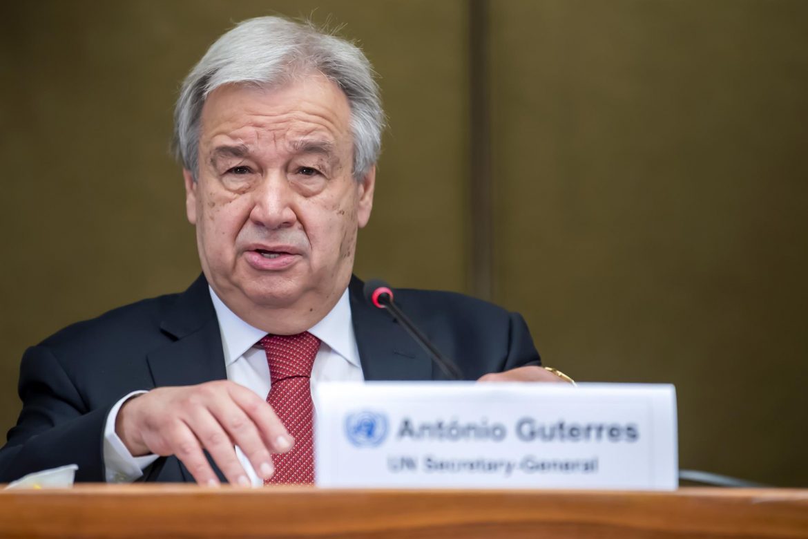 Guterres pide suspender la congelación de los fondos afganos para evitar una hecatombe