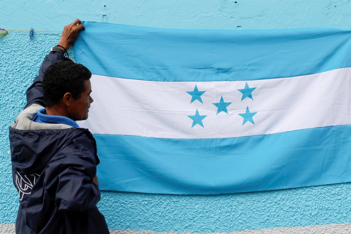 Castro marcará el fin del bipartidismo en Honduras y el color original de la bandera