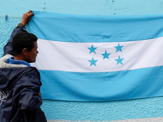 Castro marcará el fin del bipartidismo en Honduras y el color original de la bandera