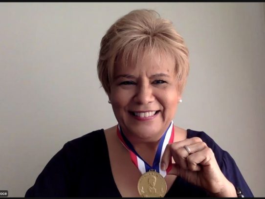 Carmen Sealy de Broce recibió la Medalla Pedro Boyd Galindo