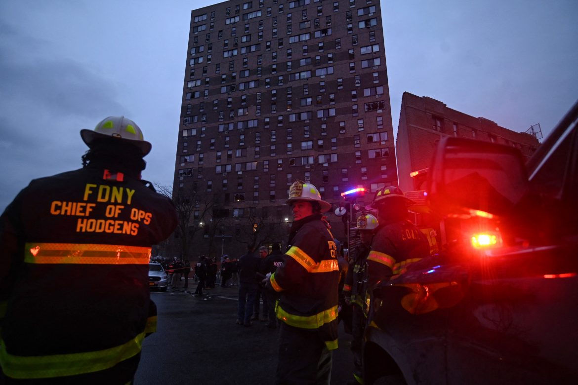"Víctimas en cada piso": Al menos 19 muertos en un incendio en Nueva York