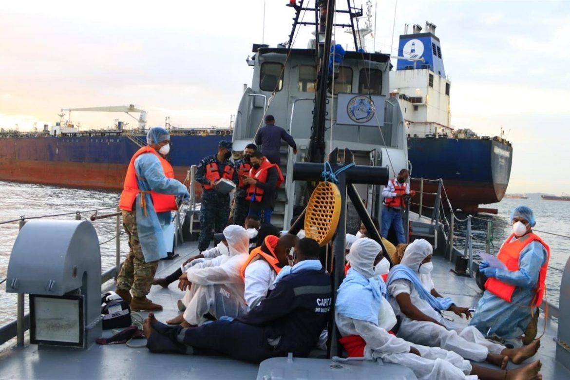 Un desaparecido y 12 personas rescatadas dejó un naufragio en Panamá