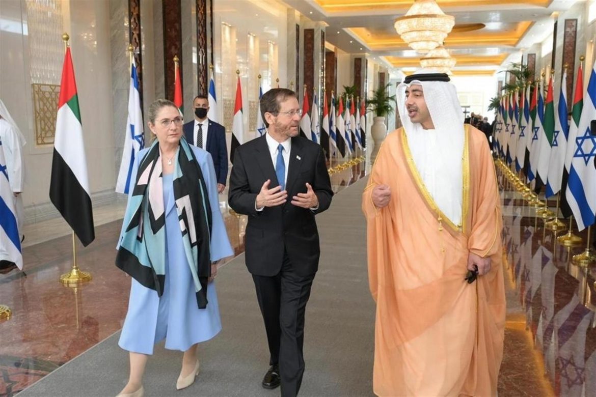 Presidente israelí envía mensaje de convivencia entre religiones en Emiratos
