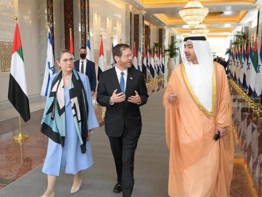 Presidente israelí envía mensaje de convivencia entre religiones en Emiratos