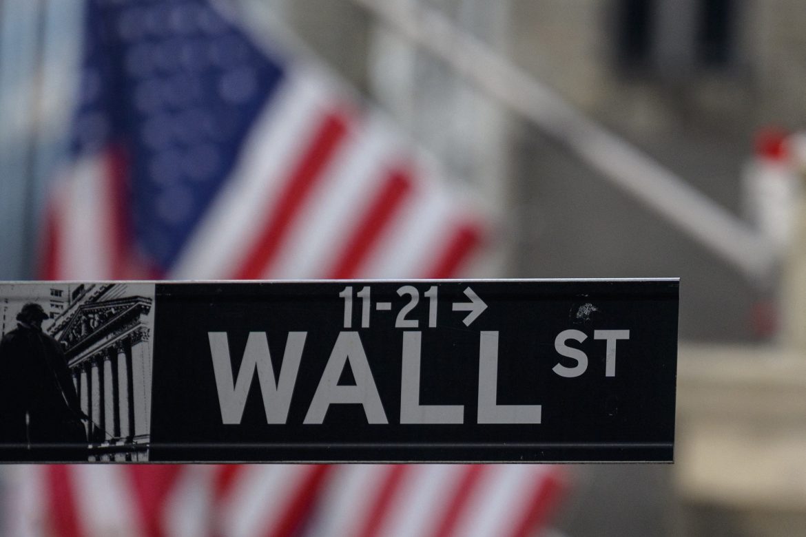 Wall Street termina a la baja sin novedades que la impulsen