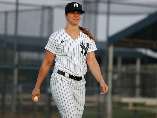 En ascenso: los Yankees eligen a una mujer como mánager de su equipo de ligas menores