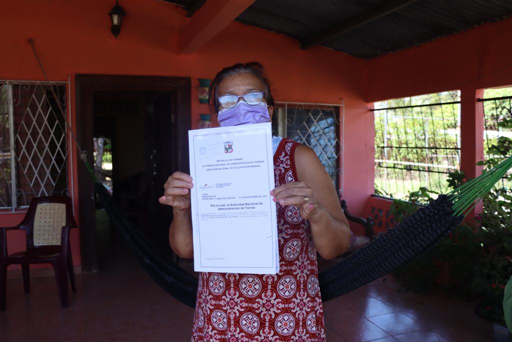 Después de 30 años, familias de Azuero recibieron sus títulos de propiedad