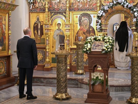 Putin felicitó a los rusos por la Navidad ortodoxa