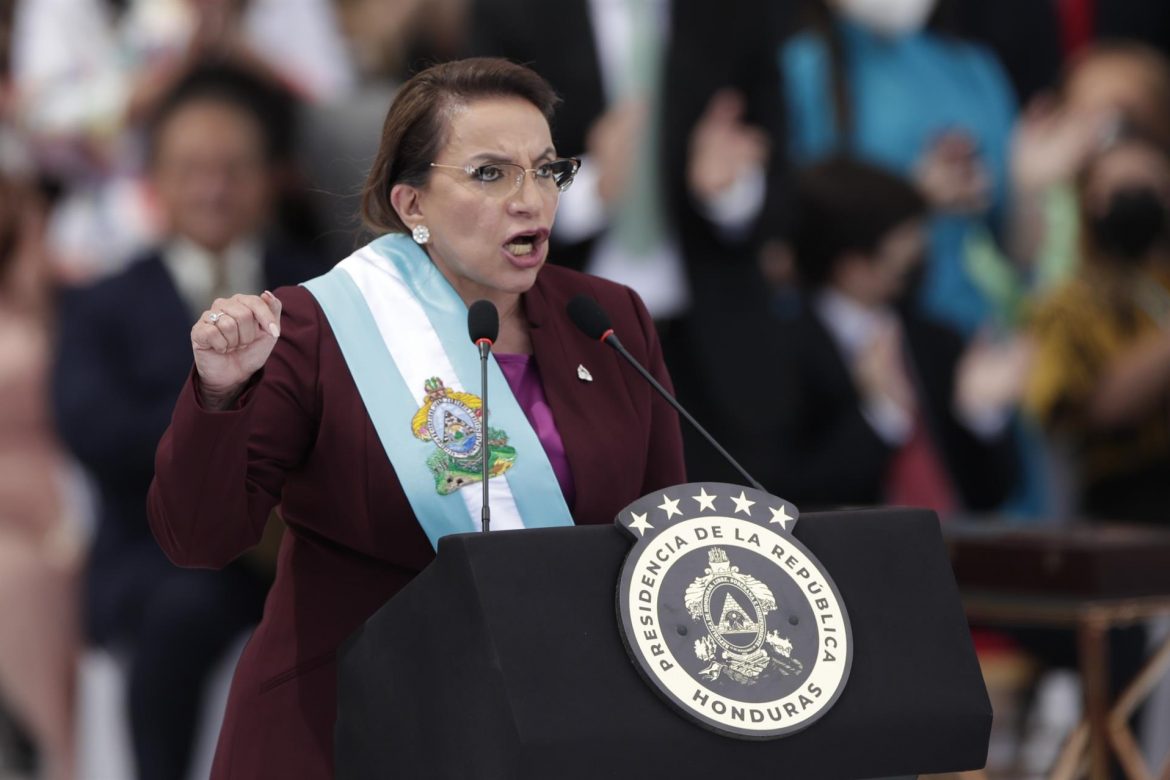 Xiomara Castro asume la Presidencia de una Honduras sumida en crisis