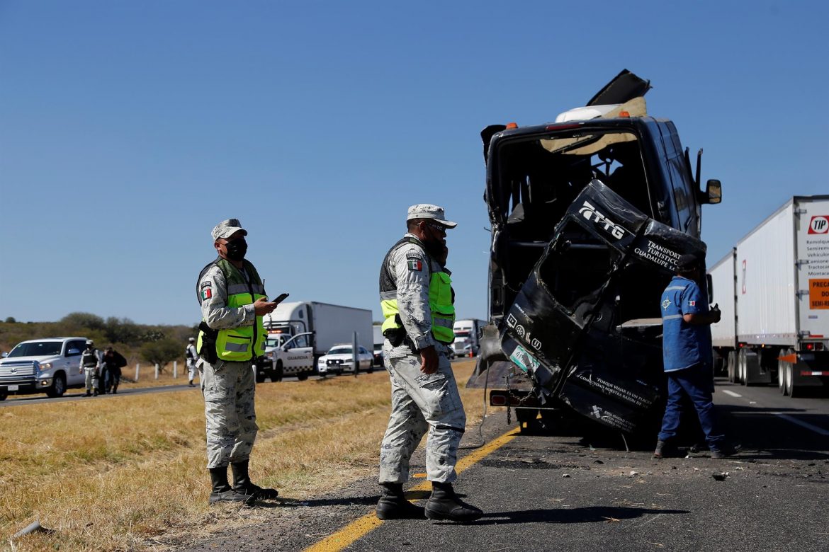 Accidente carretero deja al menos 12 muertos en oeste de México