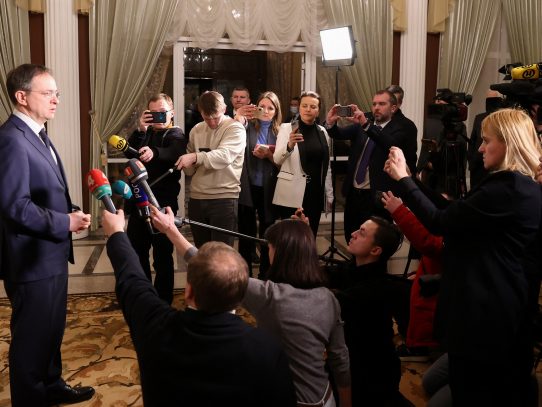 Primeras negociaciones entre Ucrania y Rusia, que pone sus condiciones para frenar invasión